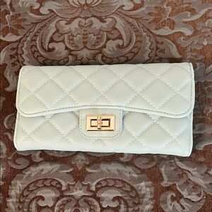 Elegant Cream Quilted Women's Bag